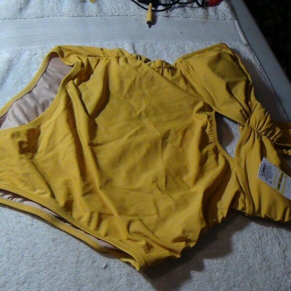 Shade & Shore Women's Asymmetric Twist One Piece Swimsuit Gold S,M.XL - Picture 3 of 16